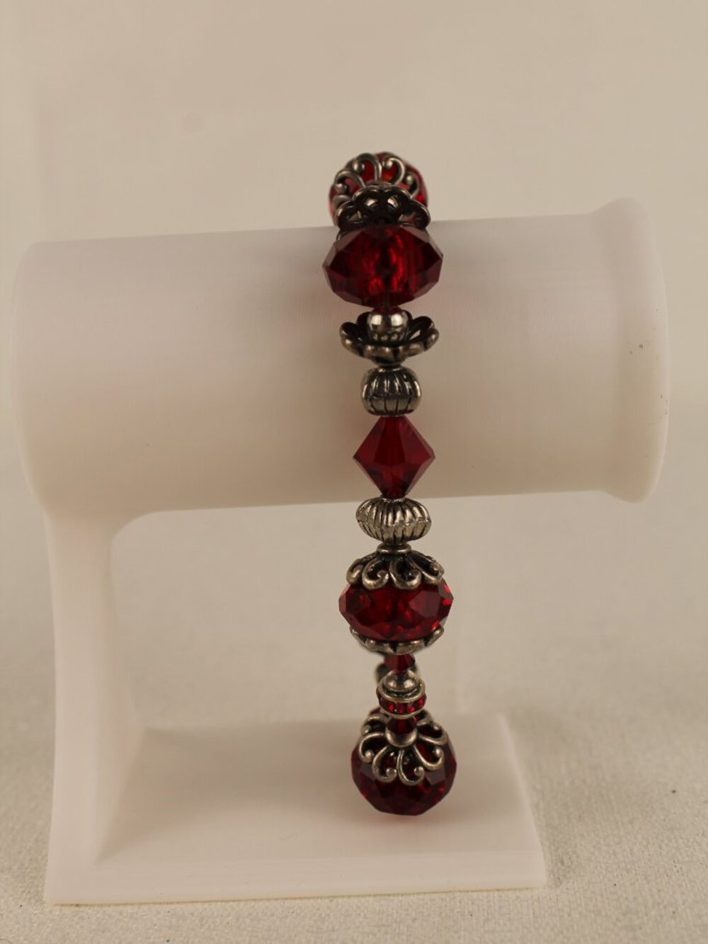 Vintage Style Red Faceted Crystal Beaded Stretch Bracelet Silver Tone EUC